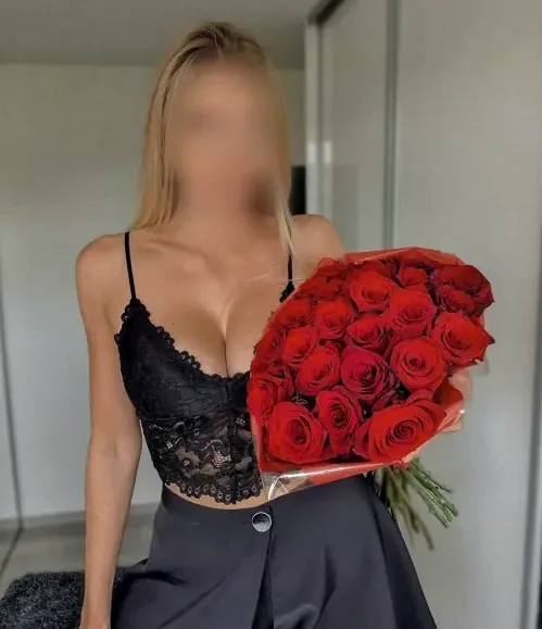 Eva, 32