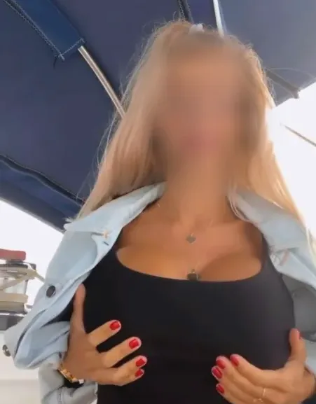 Evi, 36