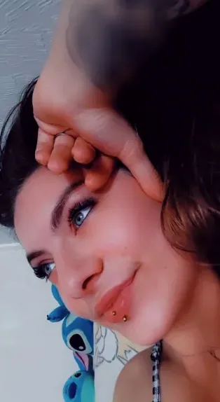 Hannah, 24