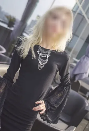 Karin, 25