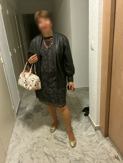 Sabine, 37