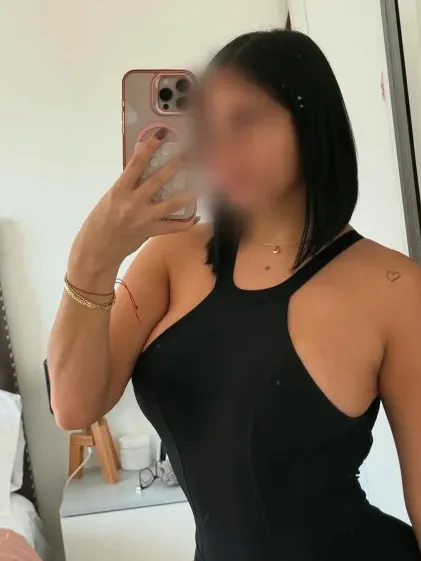 Sabine, 28