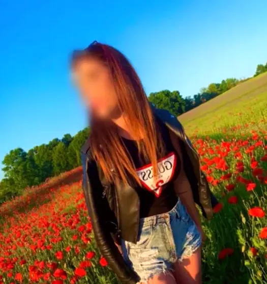 Soukaina, 27